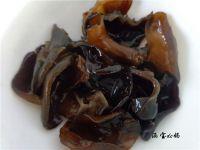 白菜炒木耳的做法步骤2