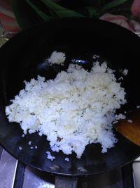 葱油酱香炒饭的做法步骤5