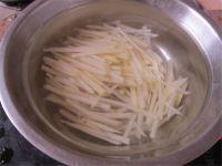 咸鸭蛋炒土豆的做法步骤4