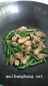 豆角炒鸡胸肉的做法步骤5
