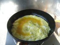 鸡蛋烧豌豆的做法步骤4