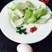 丝瓜蛋汤的做法步骤2