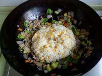 肉蔬炒饭的做法步骤8