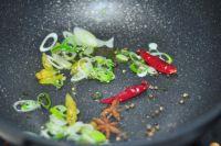 仔姜炒腊肉的做法步骤2