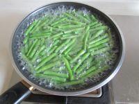 茶树菇炒豆角的做法步骤2
