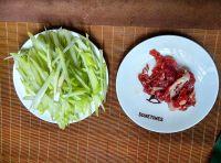 肉丝炒佛手瓜的做法步骤1