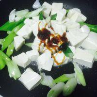 大葱炒豆腐的做法步骤7